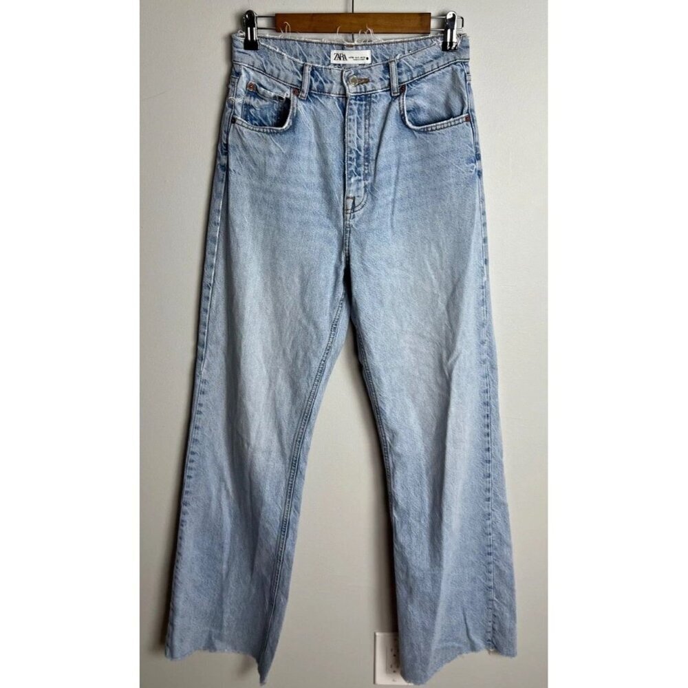Zara Wide Leg High Rise Jeans Light Wash Denim US 6 EUR 38 Raw Hem Women’s